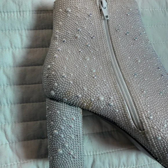 Mi.im Miracle Mile Christina Iridescent Pearl White Rhinestone Bridal Boots - Picture 7 of 8